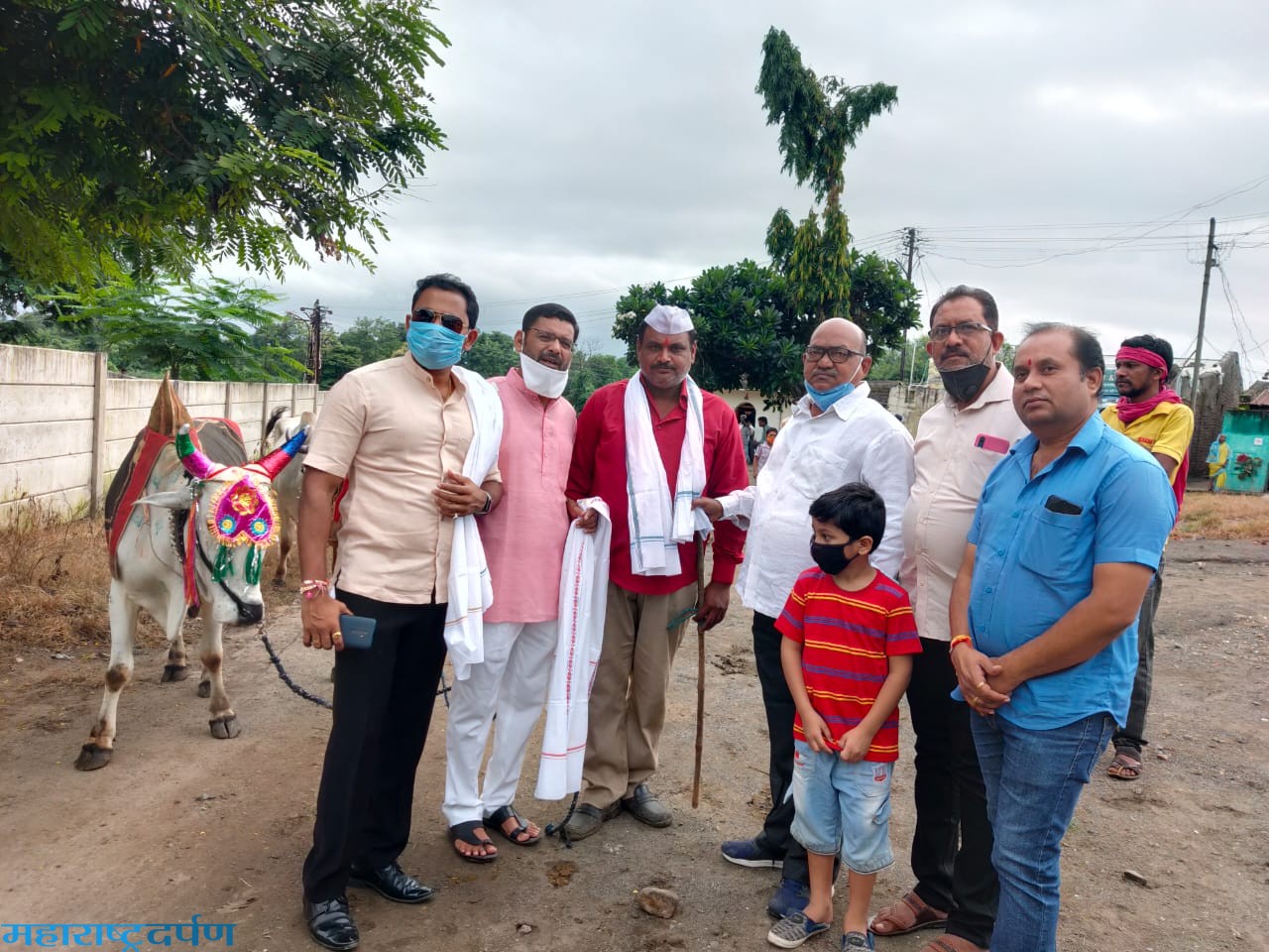 शेकडोवर्षापासून प्रथा राबवत शेतकरीबांधवांनी पार पाडला पोळा