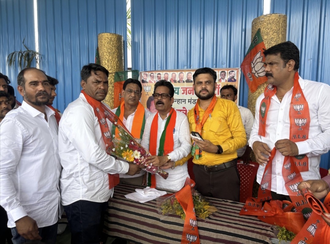 शिवसेनेच्या ३५ समर्थकांचा भाजपमध्ये प्रवेश