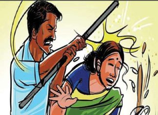 पत्नीवर लोखंडी रॉडने हल्ला; आयसीयूत उपचारानंतर कळले खरे कारण. वरोरा पोलिसात तक्रार दाखल.